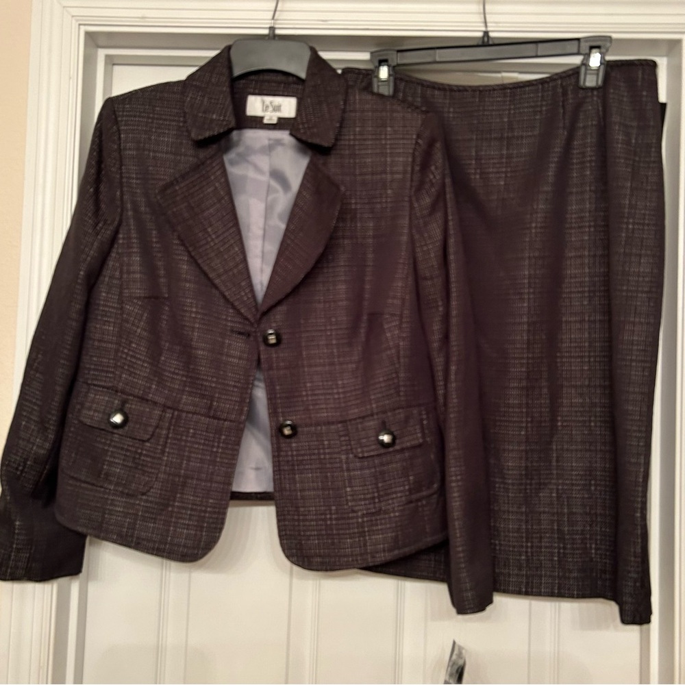 Le Suit Black & Silver Blazer and Skirt Set Size 10 🆕